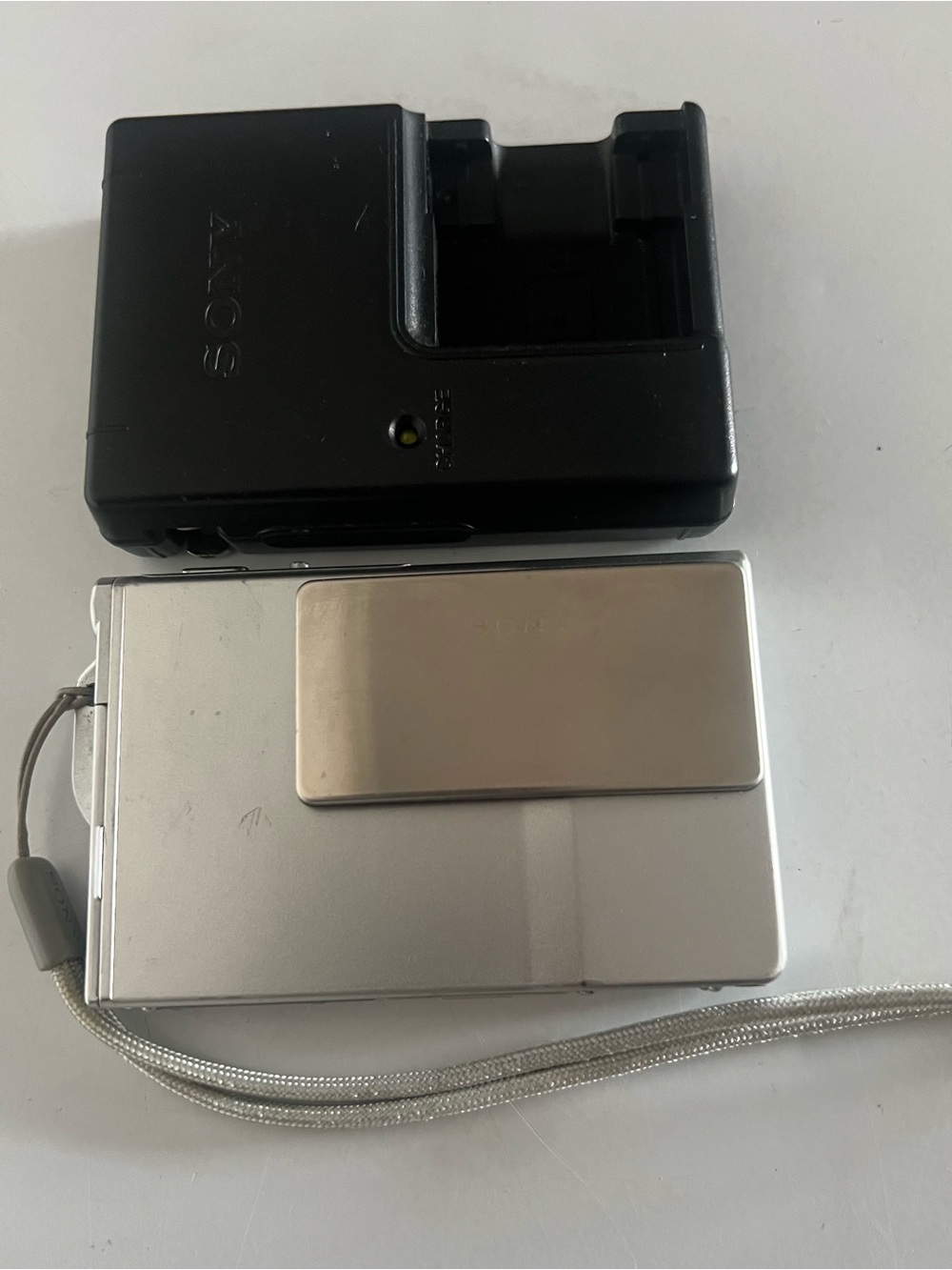 Sony  CyberShot DSC-T7 5.1 Megapixel 3x Optical Zoom Lens Compact Digital Camera